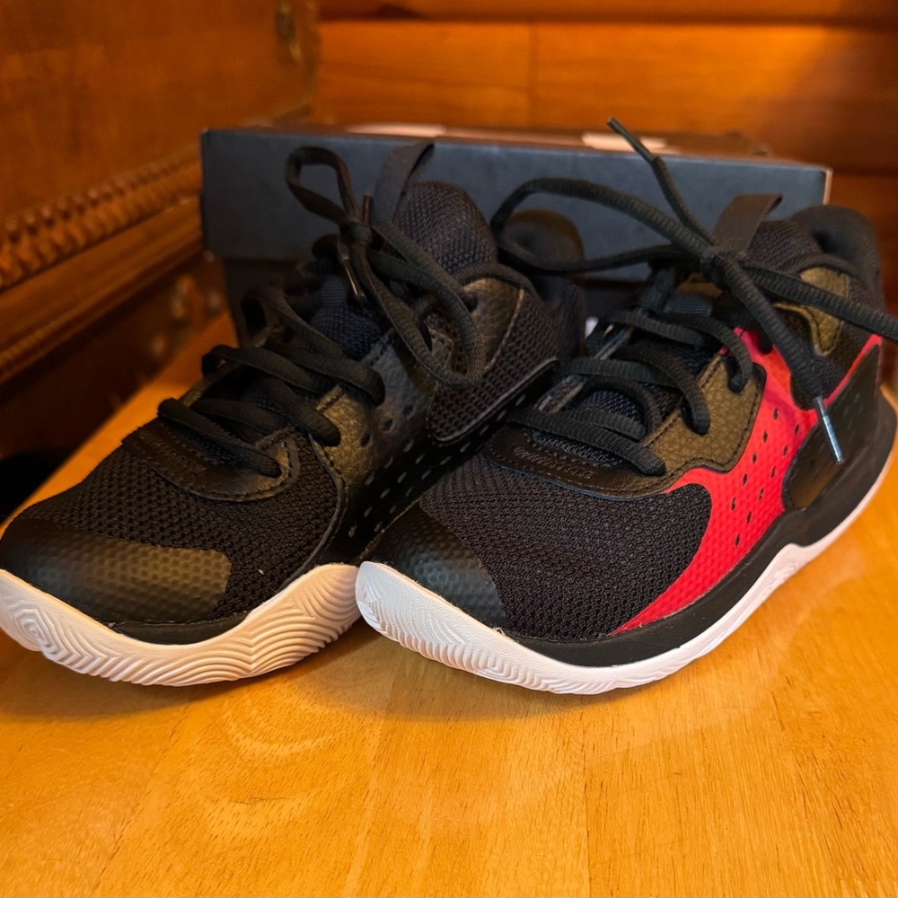 Under Armour Black and Red Sneakers with Sleek Design